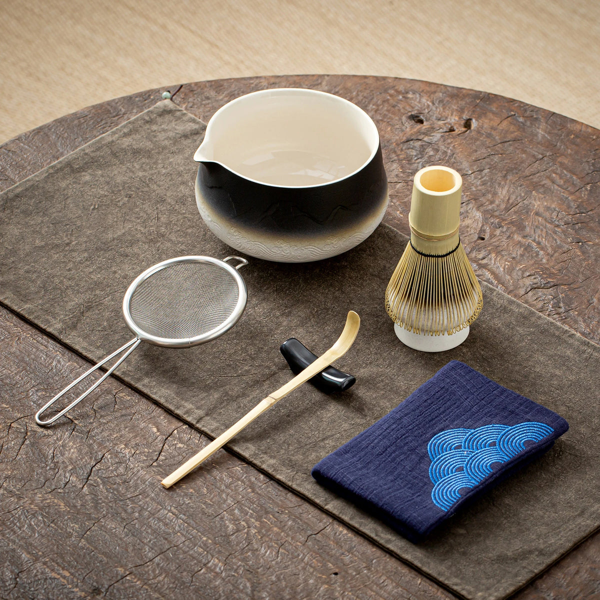 Black White Matcha Bowl with Spout