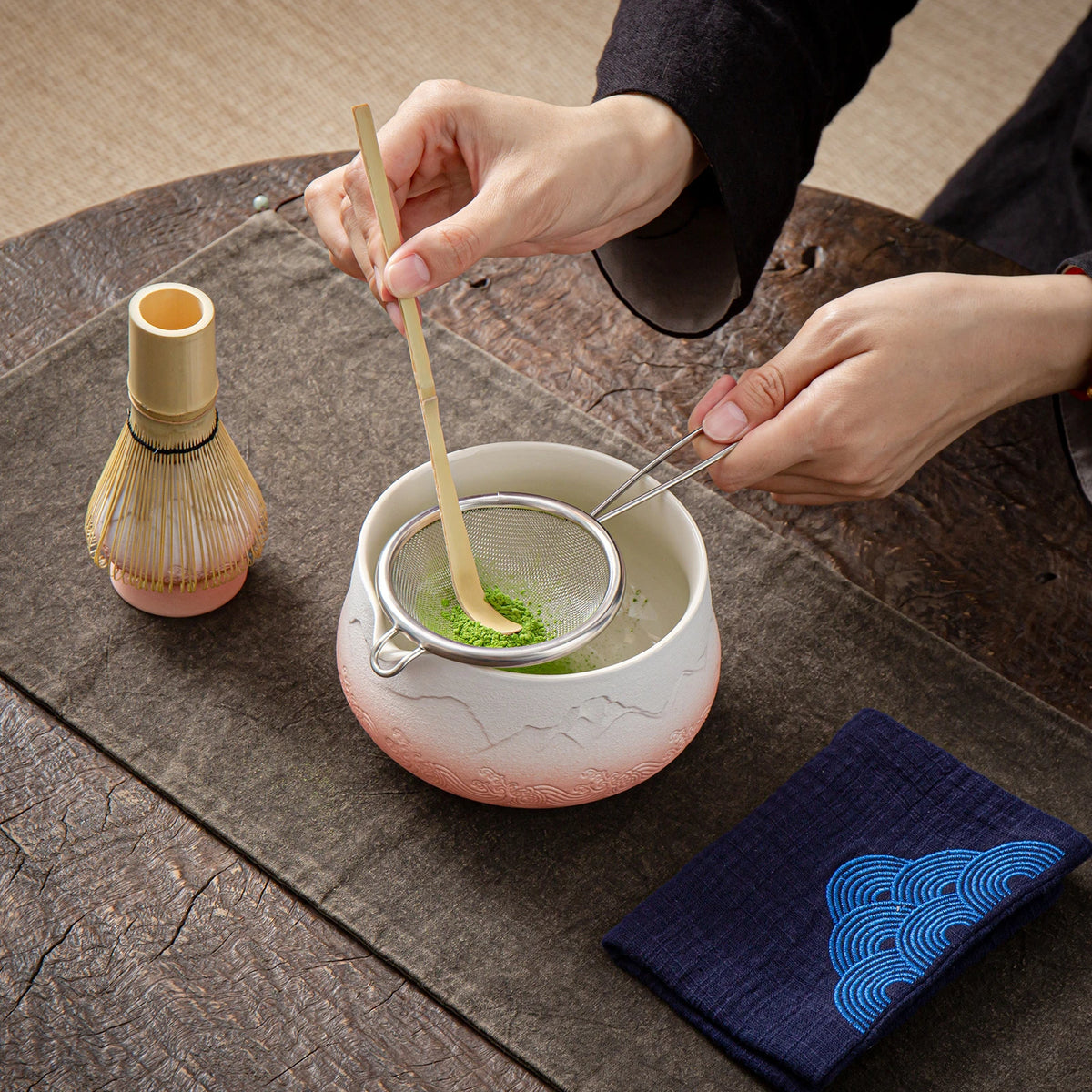 Pinky White Matcha-Schale mit Ausguss