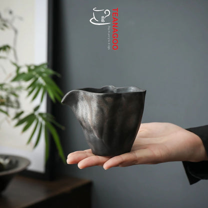 Japanese Gilt Iron Glaze Pottery Fair Cup Handmade Tea Ware